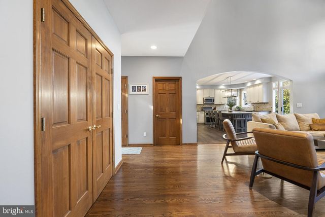 5 TARA DR, Mount Laurel, NJ 08054