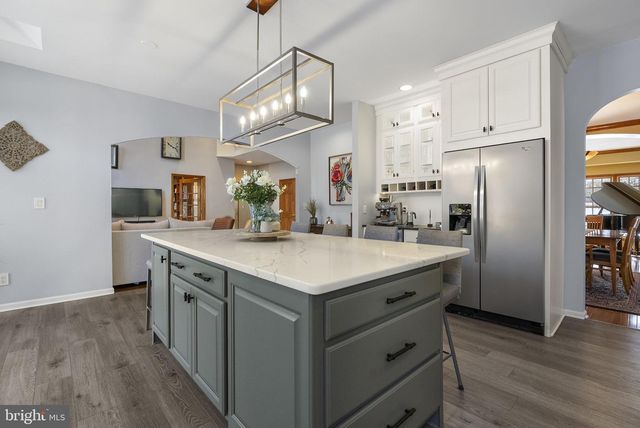 5 TARA DR, Mount Laurel, NJ 08054