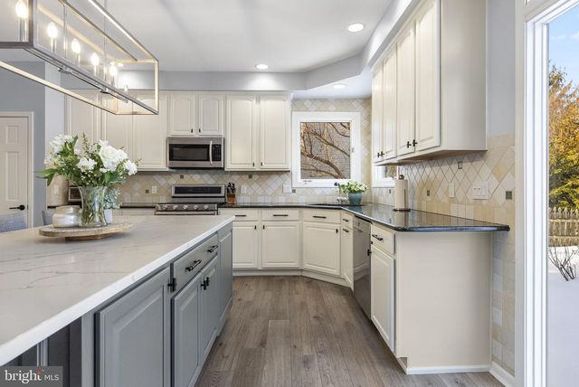 5 TARA DR, Mount Laurel, NJ 08054