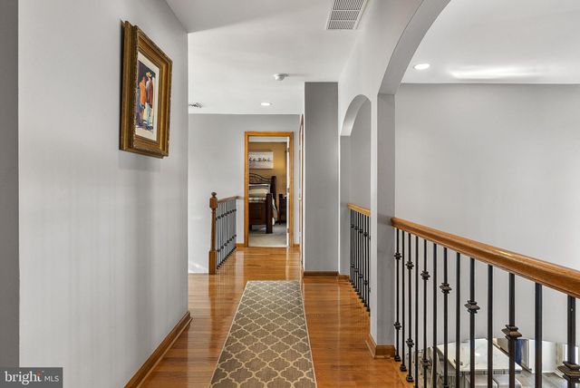 5 TARA DR, Mount Laurel, NJ 08054