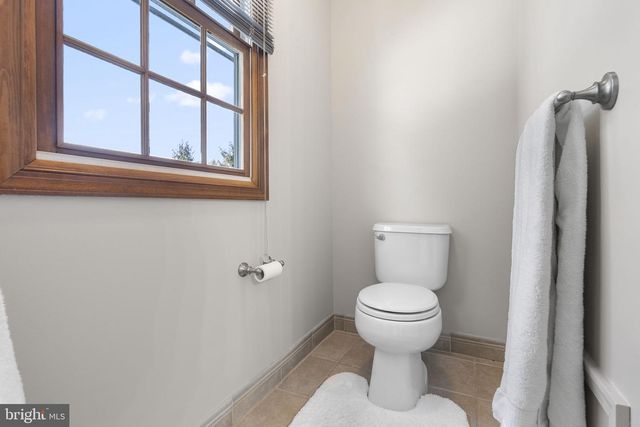 5 TARA DR, Mount Laurel, NJ 08054