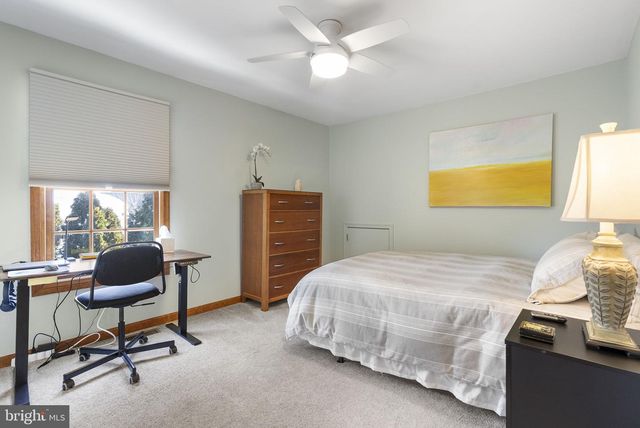 5 TARA DR, Mount Laurel, NJ 08054