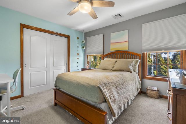 5 TARA DR, Mount Laurel, NJ 08054