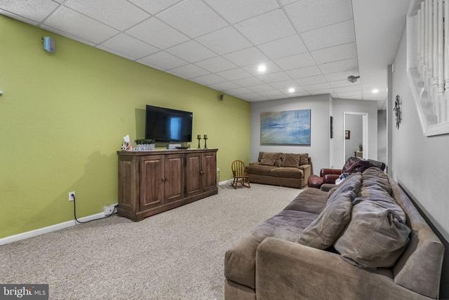 5 TARA DR, Mount Laurel, NJ 08054