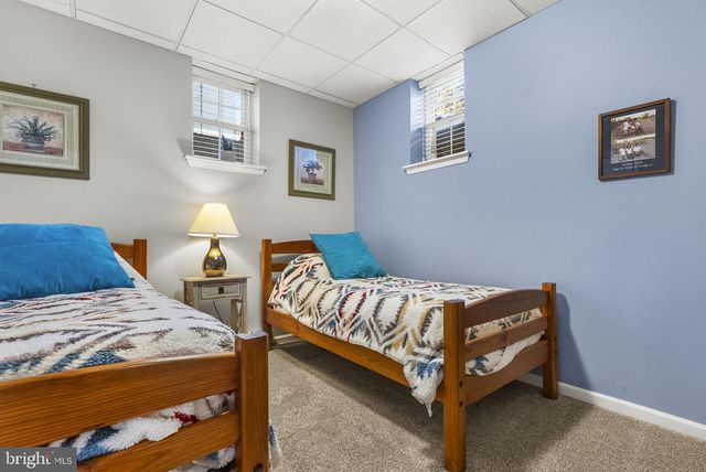 5 TARA DR, Mount Laurel, NJ 08054