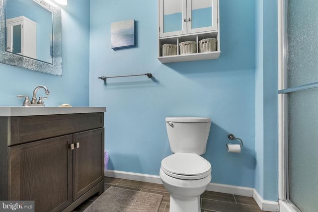 5 TARA DR, Mount Laurel, NJ 08054