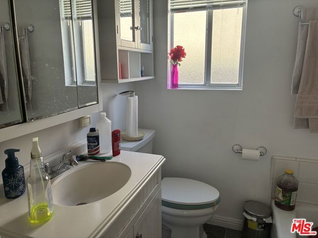 1701 N Buena Vista Street, Burbank, CA 91505