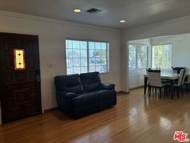 1701 N Buena Vista Street, Burbank, CA 91505