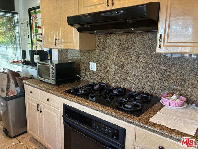1701 N Buena Vista Street, Burbank, CA 91505