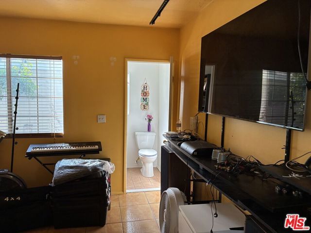 1701 N Buena Vista Street, Burbank, CA 91505