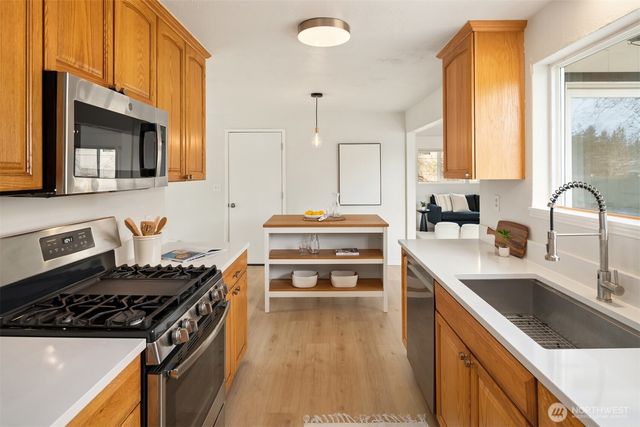 6717 193rd Street SW, Lynnwood, WA 98036