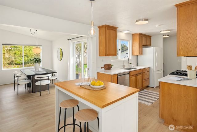 6717 193rd Street SW, Lynnwood, WA 98036