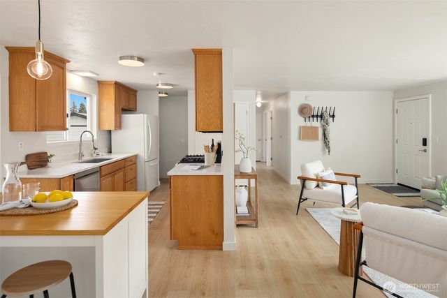 6717 193rd Street SW, Lynnwood, WA 98036