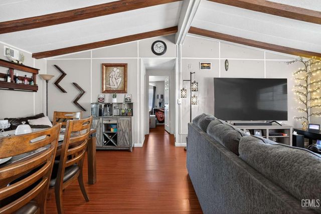 5304 Silver Creek Road, Bakersfield, CA 93313