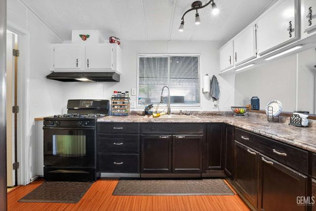 5304 Silver Creek Road, Bakersfield, CA 93313