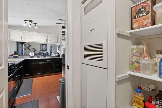 5304 Silver Creek Road, Bakersfield, CA 93313