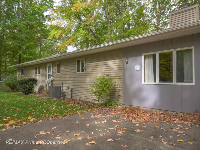 1944 E Moore Road, Saginaw, MI 48601