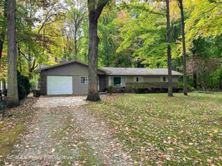 1944 E Moore Road, Saginaw, MI 48601