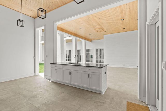 405 Iron Works Road, Paris, KY 40361