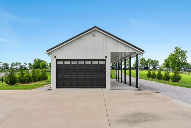 405 Iron Works Road, Paris, KY 40361