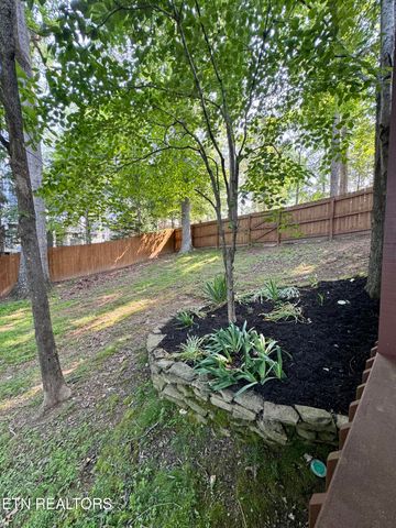 1186 Deerfield Way, Lafollette, TN 37766