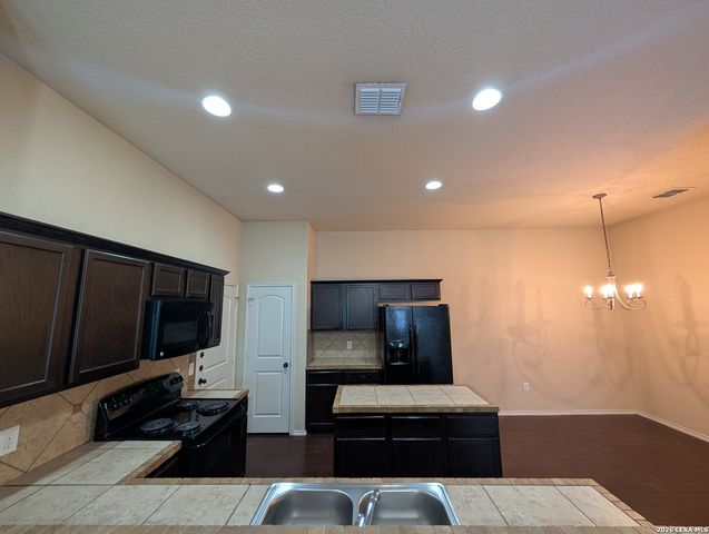 660 CREEKSIDE CIR, New Braunfels, TX 78130