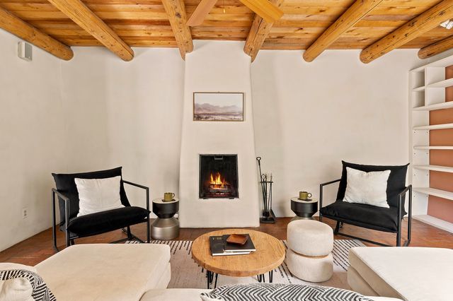 187 Tesuque Village Road, Santa Fe, NM 87506