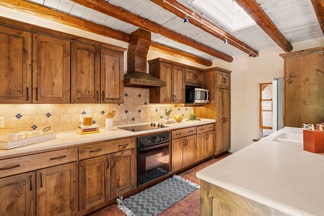 187 Tesuque Village Road, Santa Fe, NM 87506