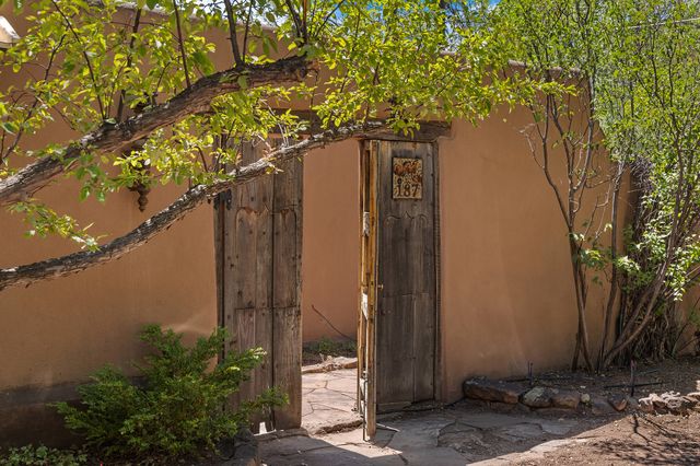 187 Tesuque Village Road, Santa Fe, NM 87506