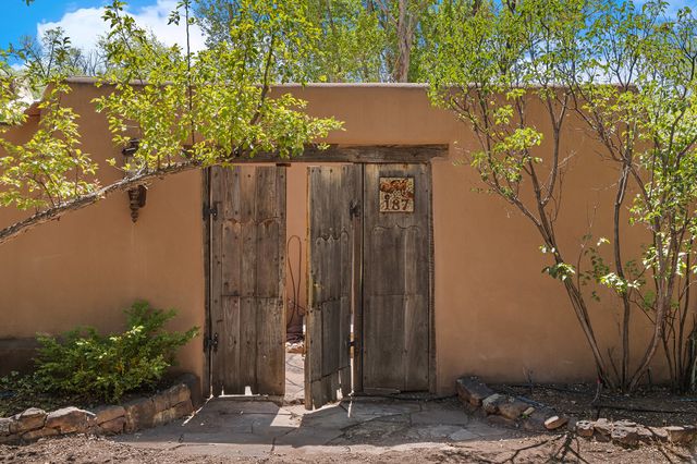 187 Tesuque Village Road, Santa Fe, NM 87506