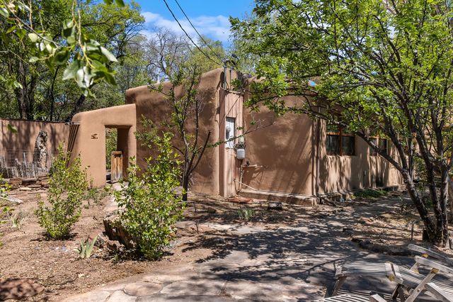187 Tesuque Village Road, Santa Fe, NM 87506