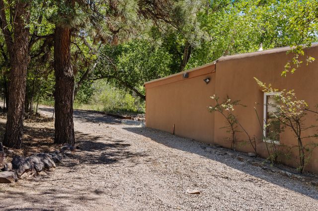187 Tesuque Village Road, Santa Fe, NM 87506