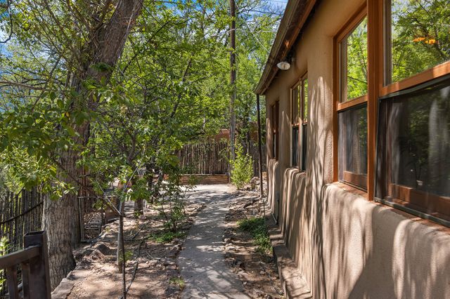 187 Tesuque Village Road, Santa Fe, NM 87506