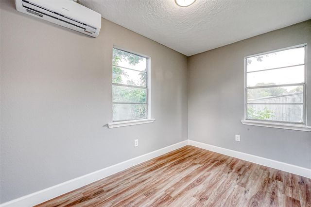 6715 Victoria Street, Houston, TX 77020