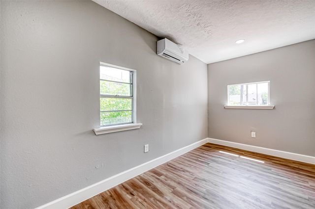 6715 Victoria Street, Houston, TX 77020