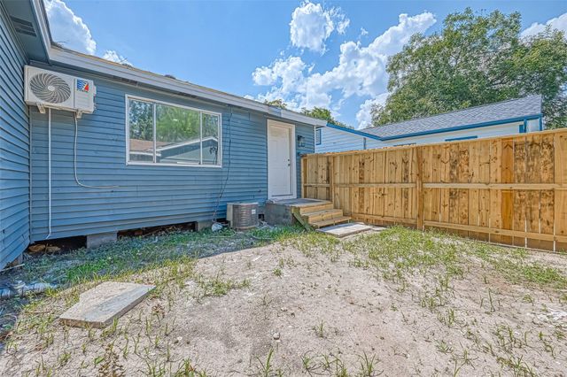 6715 Victoria Street, Houston, TX 77020