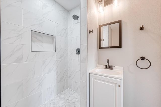 6715 Victoria Street, Houston, TX 77020