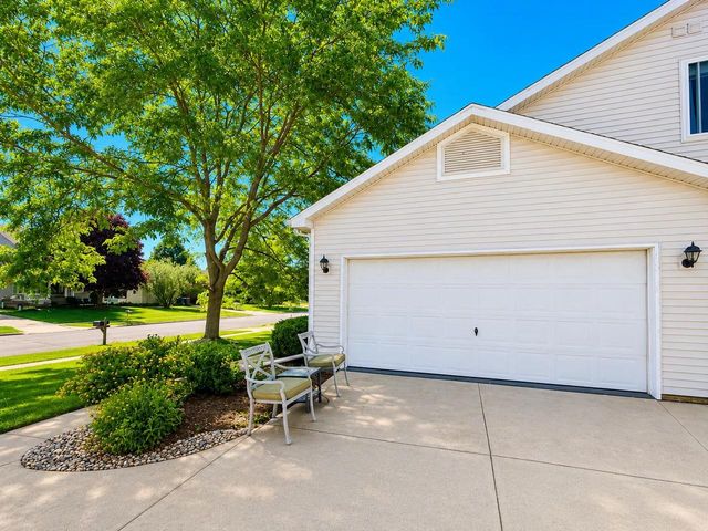 809-811 Vista Ridge Drive, Mount Horeb, WI 53572