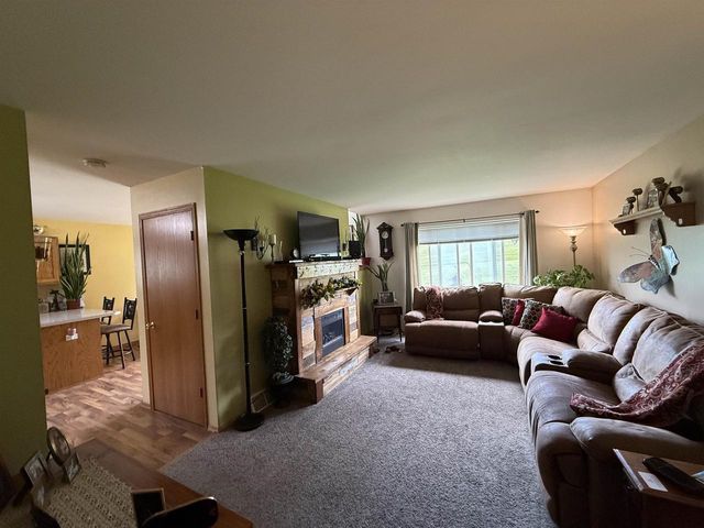 809-811 Vista Ridge Drive, Mount Horeb, WI 53572