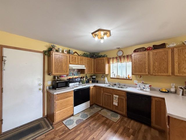 809-811 Vista Ridge Drive, Mount Horeb, WI 53572