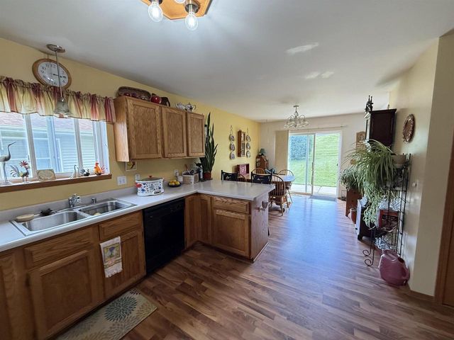 809-811 Vista Ridge Drive, Mount Horeb, WI 53572