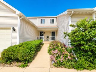 809-811 Vista Ridge Drive, Mount Horeb, WI 53572