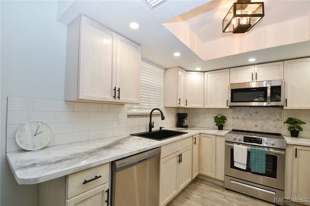 3559 S Michigan Boulevard, Homosassa, FL 34448