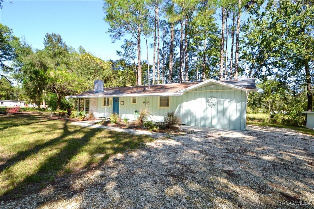 3559 S Michigan Boulevard, Homosassa, FL 34448
