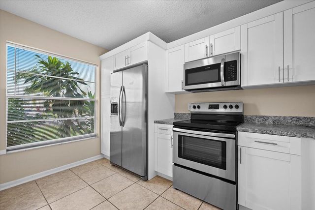 144 Deerfield Court, Jupiter, FL 33458
