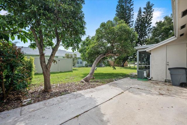 144 Deerfield Court, Jupiter, FL 33458