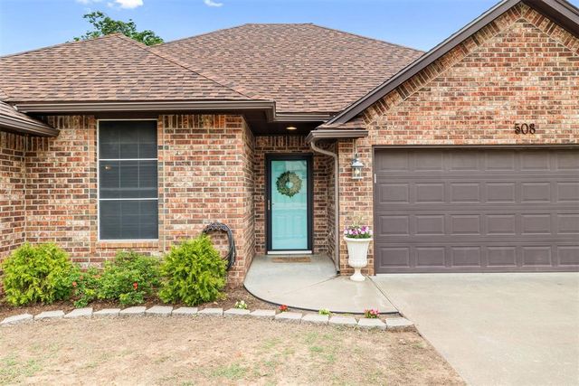 508 N Van Buren Avenue, Blanchard, OK 73010