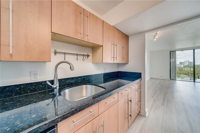2350 NE 135th Street 1212, North Miami, FL 33181