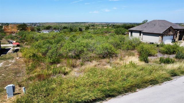 195 Burrobrush ST, Niederwald, TX 78640