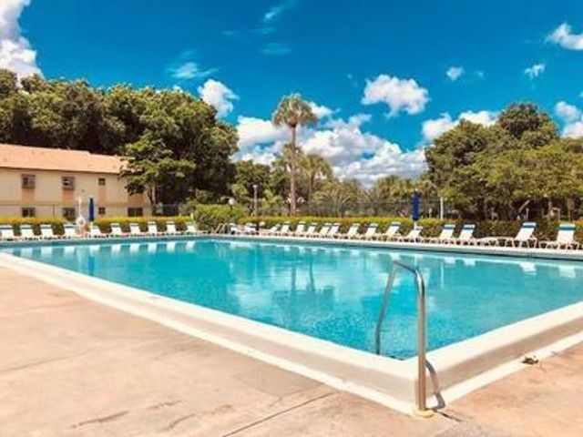 512 Gardens Drive 103, Pompano Beach, FL 33069